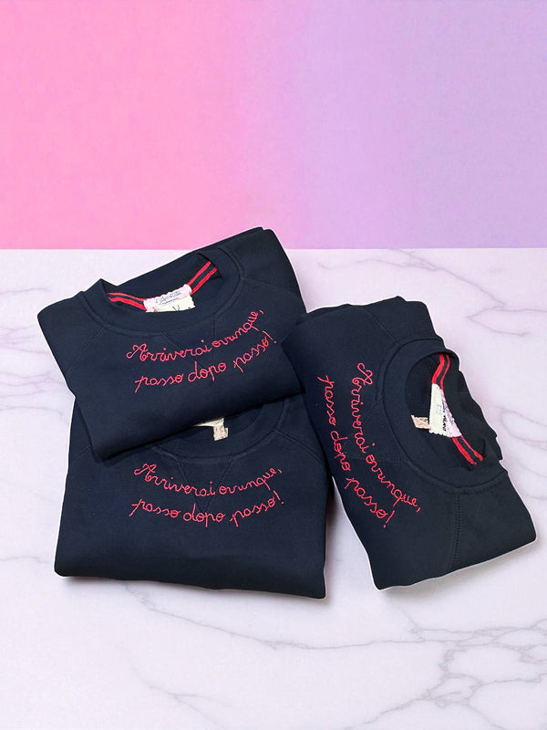 Felpa Avvocata blu con ricamo a mano rosso ππππΎππππΆπΎ πππππππ, π
πΆπππ πΉππ
π π
πΆπππ!