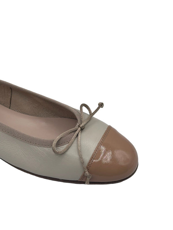 ALDA in nappa Sasso con punta in vernice Mocha