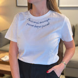 T.Shirt Avvocata con ricamo realizzato a mano di colore blu 𝒜𝓇𝓇𝒾𝓋𝑒𝓇𝒶𝒾 𝑜𝓋𝓊𝓃𝓆𝓊𝑒, 𝓅𝒶𝓈𝓈𝑜 𝒹𝑜𝓅𝑜 𝓅𝒶𝓈𝓈𝑜!