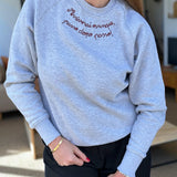 Felpa Avvocata grigia con ricamo a mano bordeaux 𝒜𝓇𝓇𝒾𝓋𝑒𝓇𝒶𝒾 𝑜𝓋𝓊𝓃𝓆𝓊𝑒, 𝓅𝒶𝓈𝓈𝑜 𝒹𝑜𝓅𝑜 𝓅𝒶𝓈𝓈𝑜!