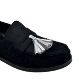 AUDREY mocassino in cavallino nero con nappine bianche